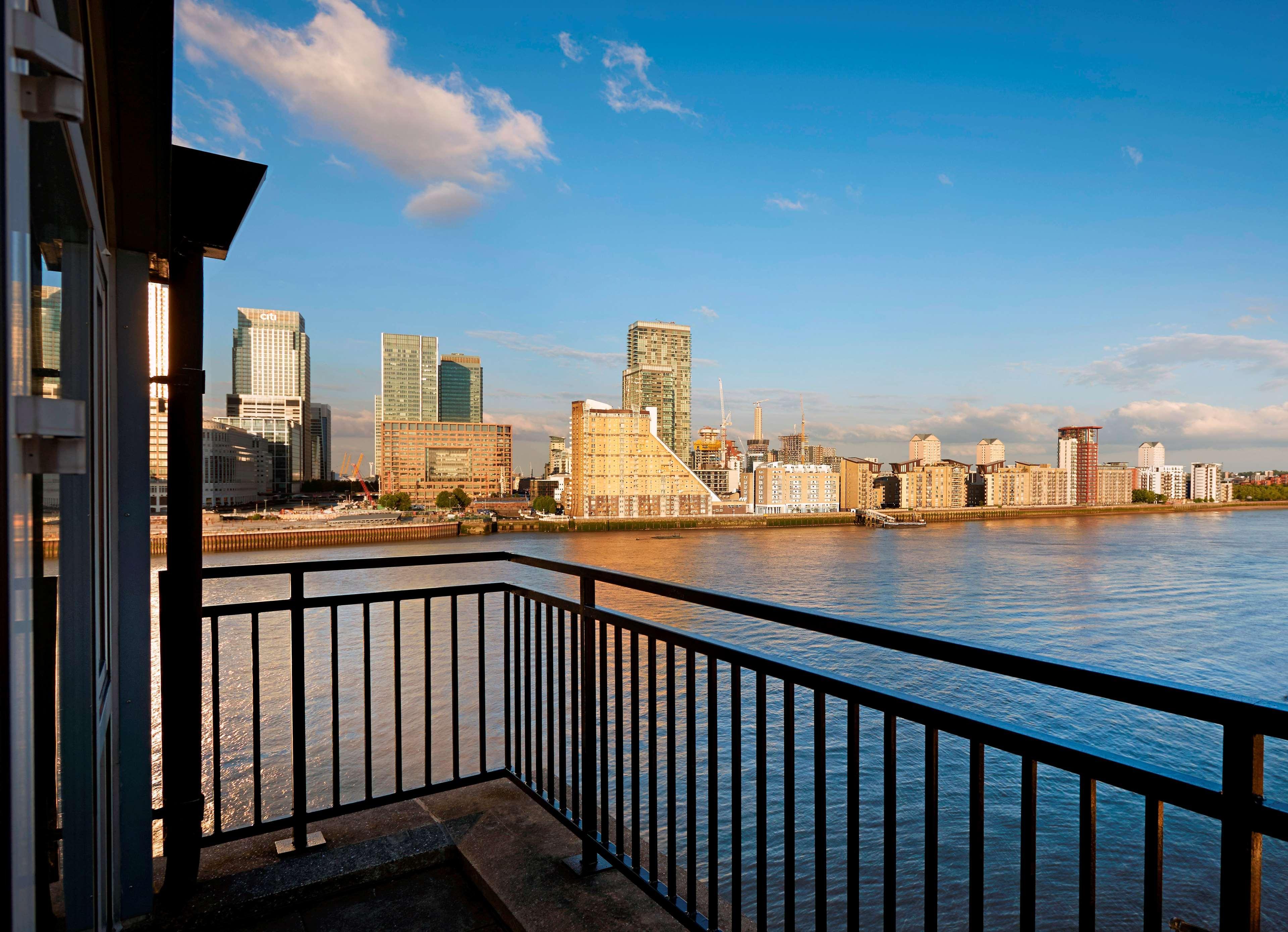 Doubletree By Hilton London - Docklands Riverside Dış mekan fotoğraf