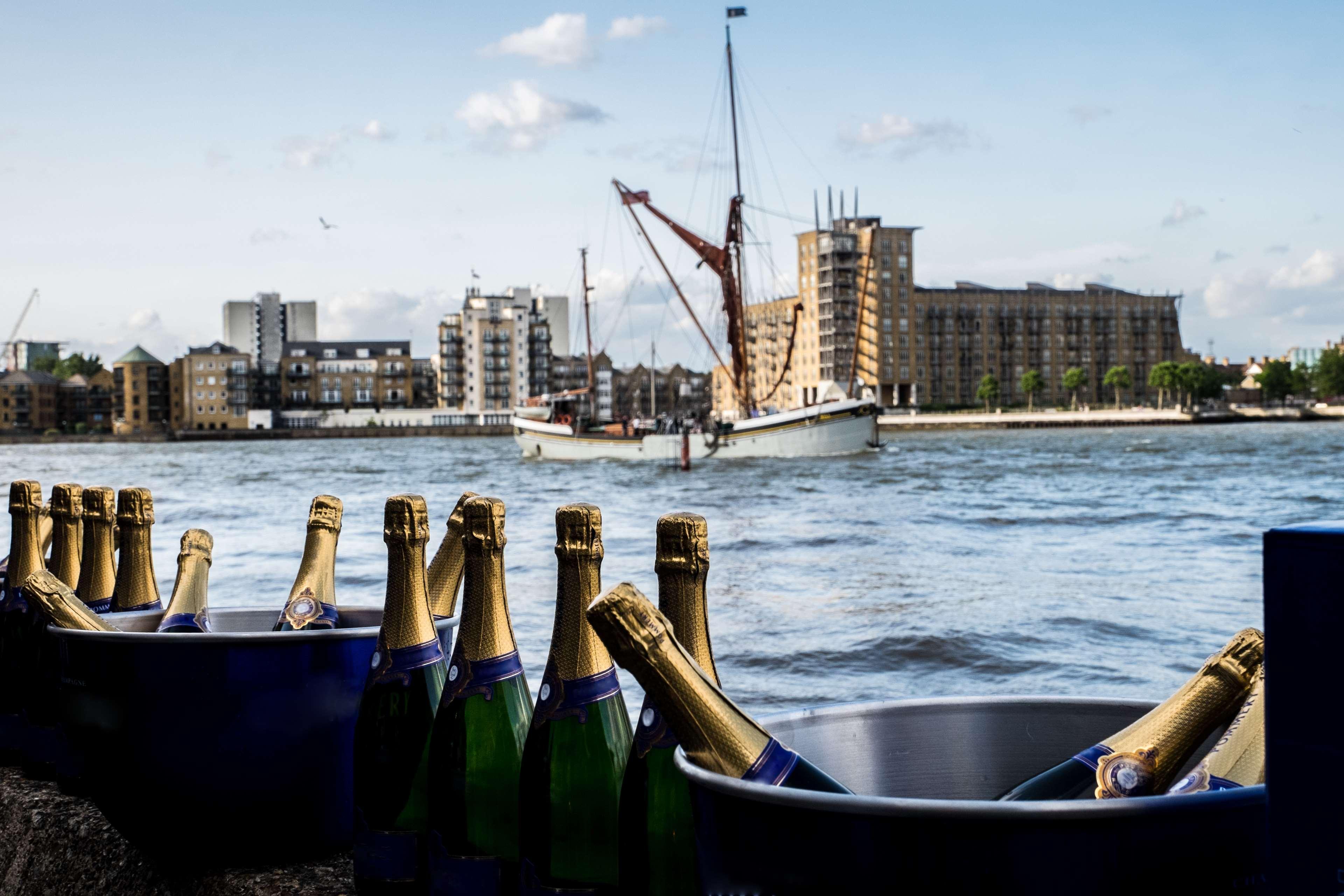 Doubletree By Hilton London - Docklands Riverside Dış mekan fotoğraf